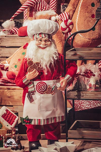 Père Noël patissier dans le marché de Noël des jardineries Tournesols